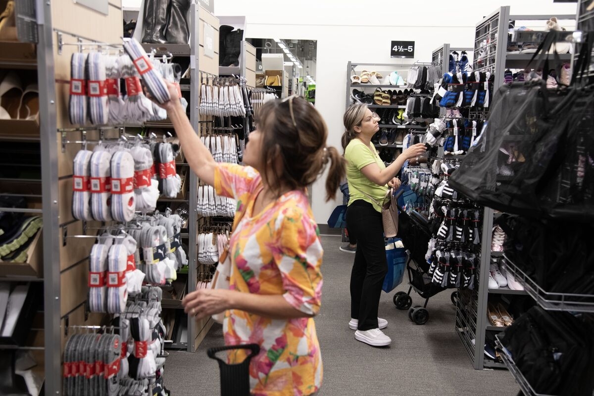 US Retail Sales Decline by the Most Since Start of the Year