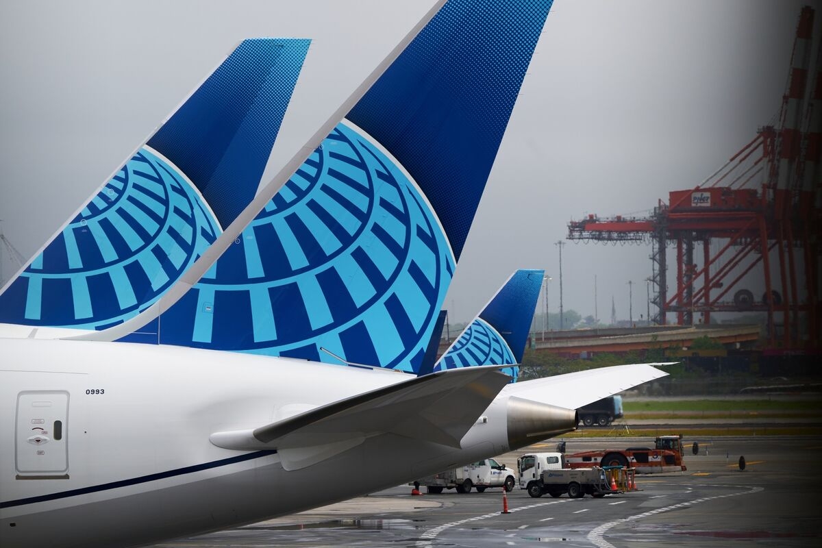 United Airlines Taps SpaceX to Fix Your Midflight Wi-Fi