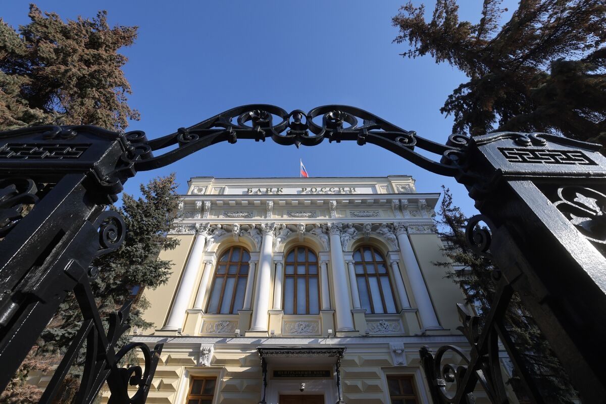Russia Cuts Key Rate for First Time Since 2022 as Inflation Ebbs