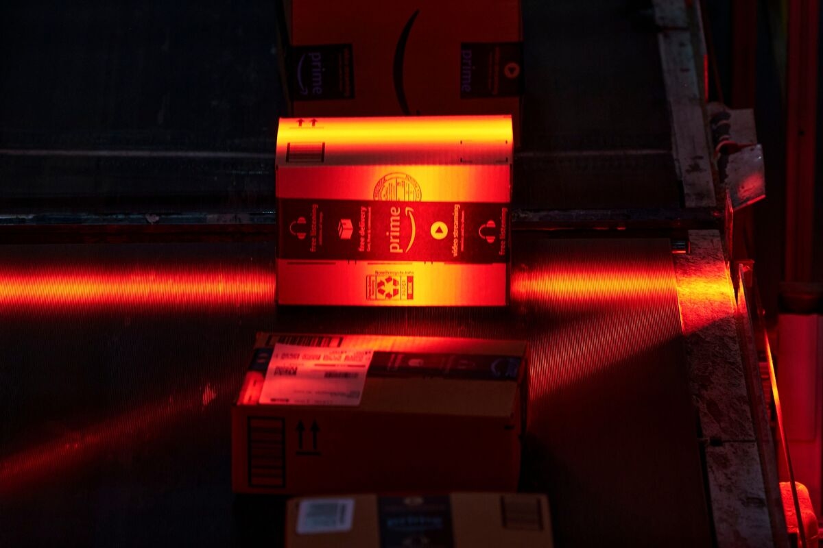Amazon Shares Pay the Price of Remaining ‘Show-Me' Story With AI