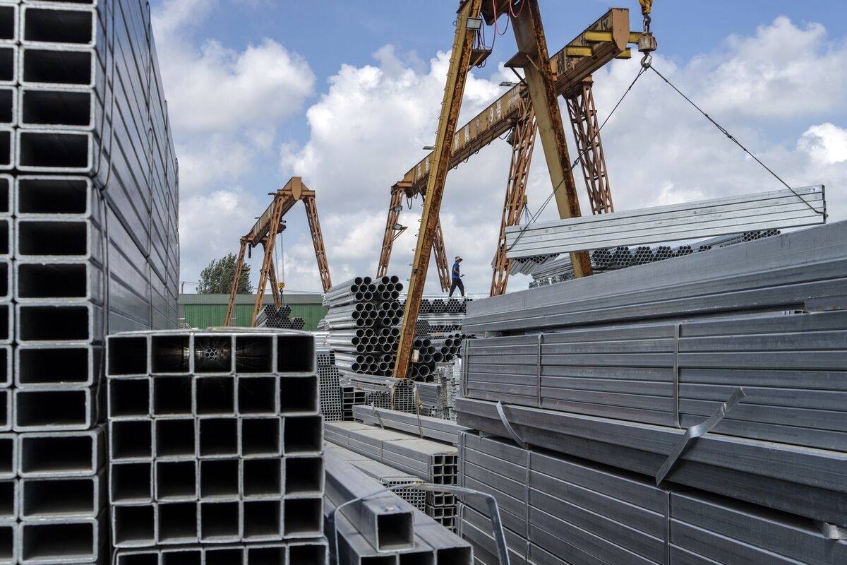 China Cuts Steel Output as Beijing's Curbs Start to Take Effect