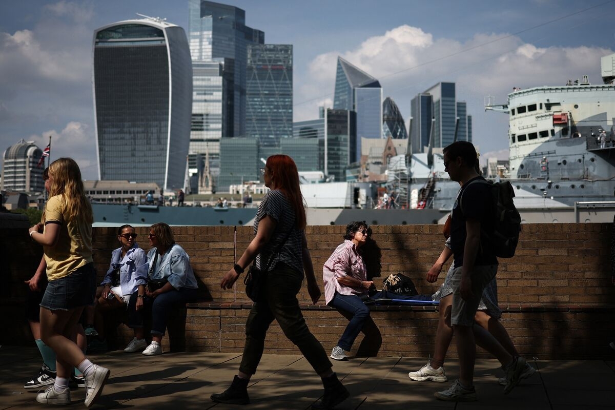 London and Paris Look Likely to Get Mini-Heat Wave Next Week