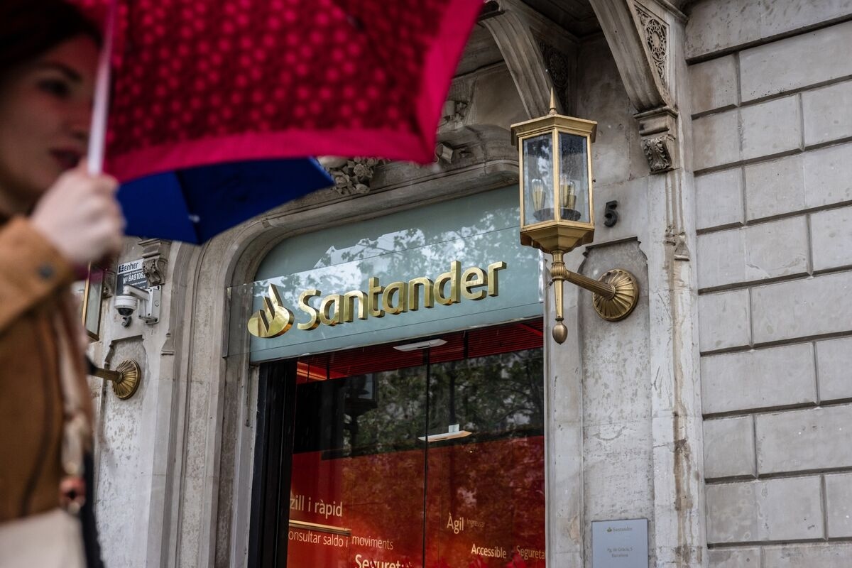 Goldman Leads Purchase of About €460 Million of Santander Loans