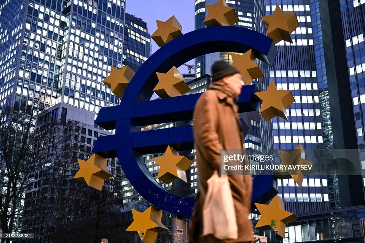 Traders Bet the Euro's Ascent Is a Tidal Wave in the Making