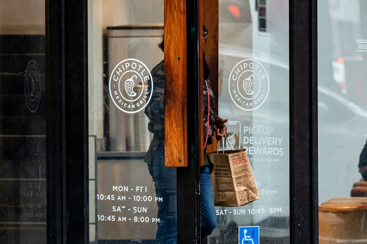 As Cava, Chipotle Sink, Left-for-Dead Rivals Stage a Comeback