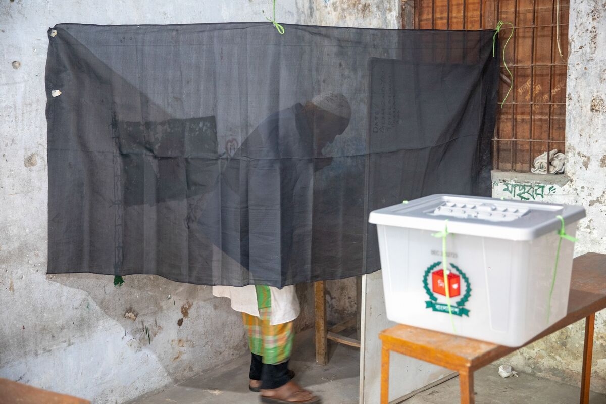 Bangladesh to Hold Elections in February, Yunus Announces