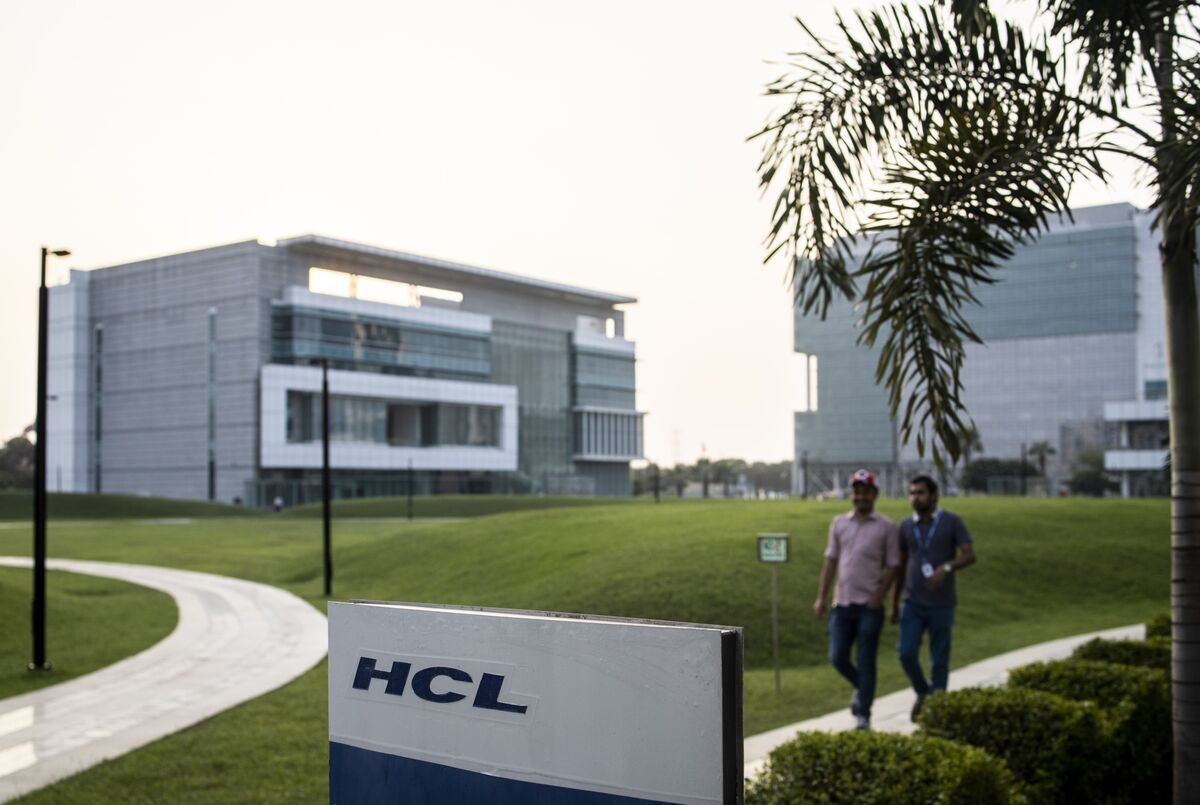 India IT Firms Tap AI to Fuel Sales Growth With Fewer New Staff