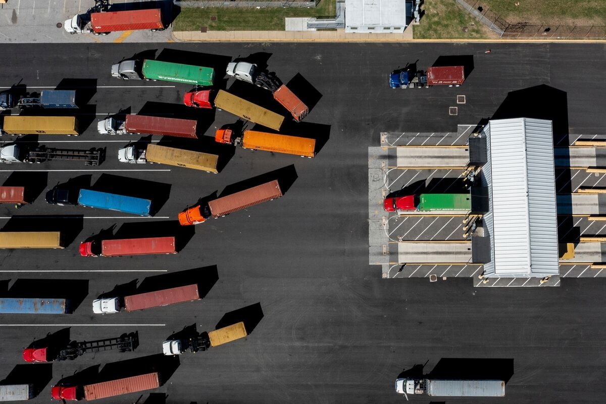 Wall Street Games Out How to Profit From Trump Tariff Flip-Flops