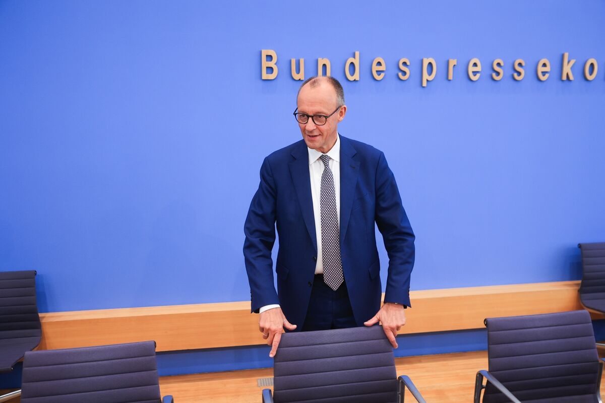Merz Vows to Focus on Boosting Economy After Bumpy Start in Job