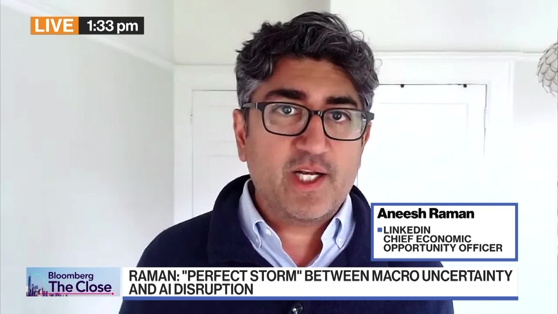 LinkedIn Exec Says AI 'Taking Over' Entry-Level Work