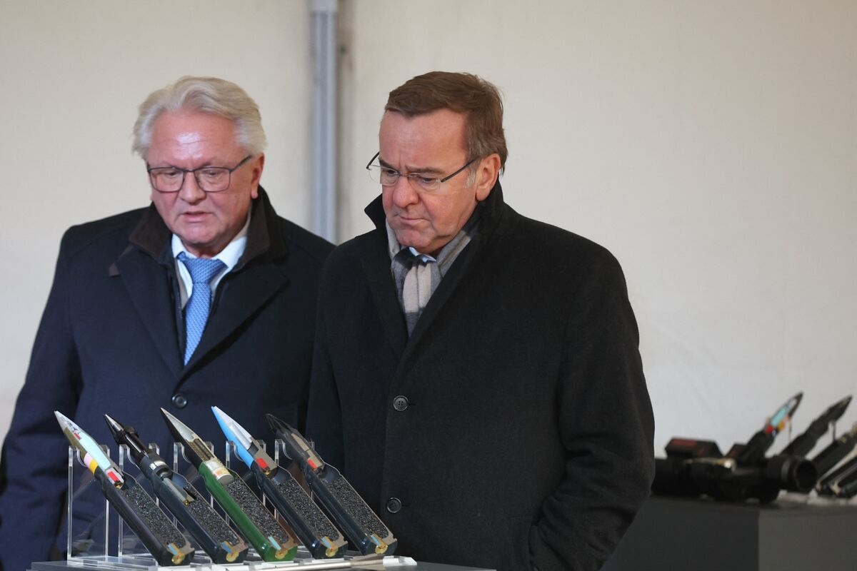 Germany's Defense Minister Wants €50 Billion Fund, Rheinmetall CEO Says