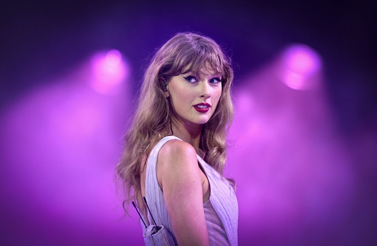 Taylor Swift Teases Surprise Album ‘The Life of a Showgirl'
