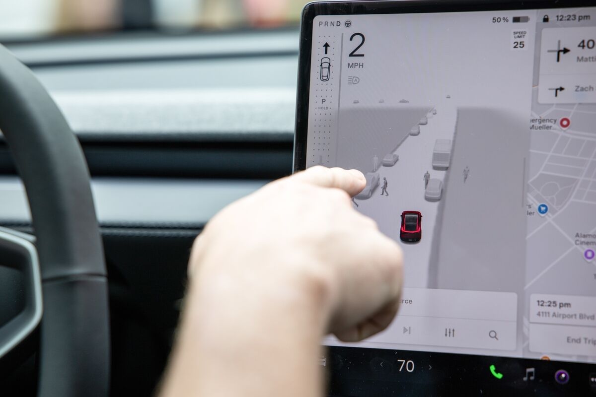 Tesla Probed by US Agency Over Reporting Crashes Months Late