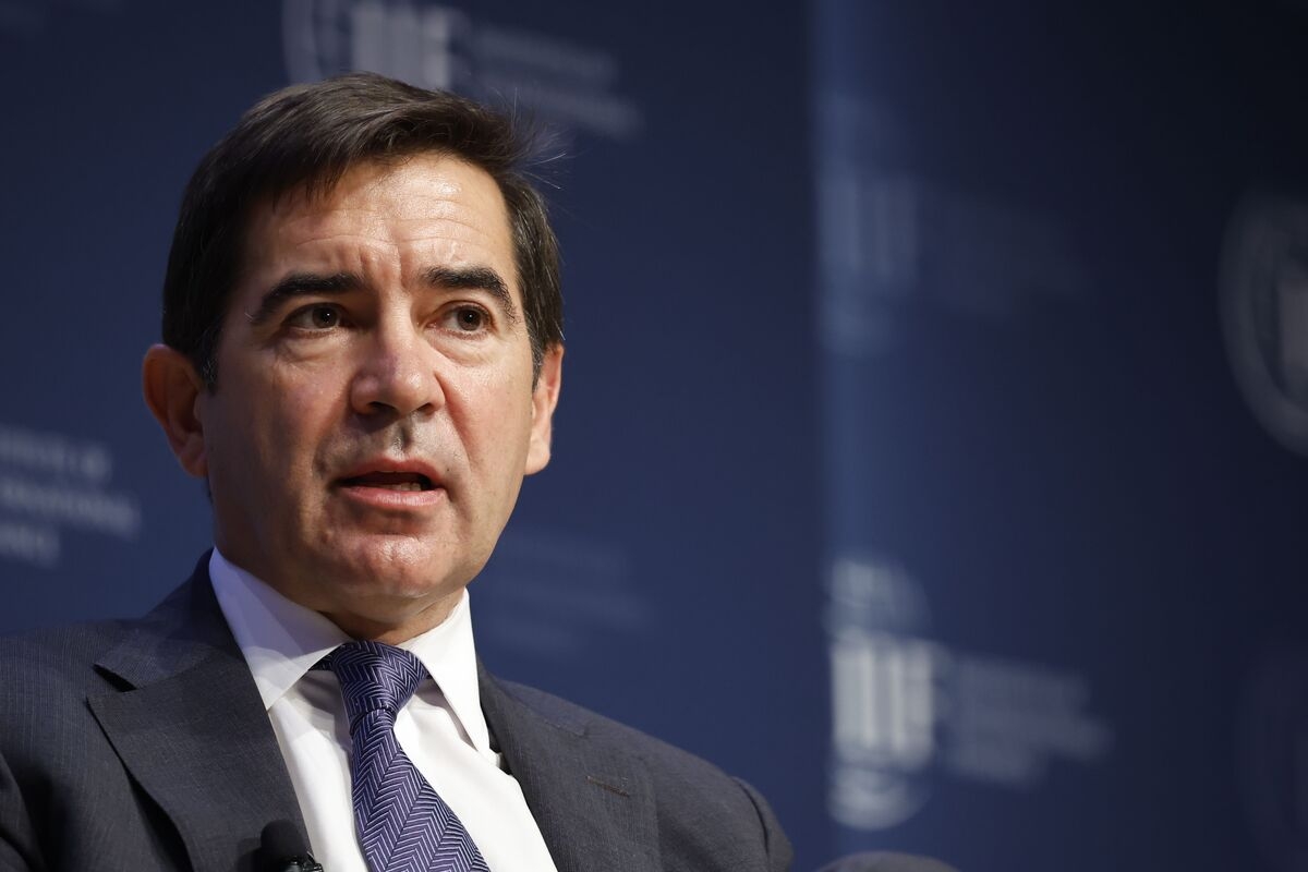 BBVA Chairman Urges ‘Clarity' on Sabadell's TSB Disposal Plan