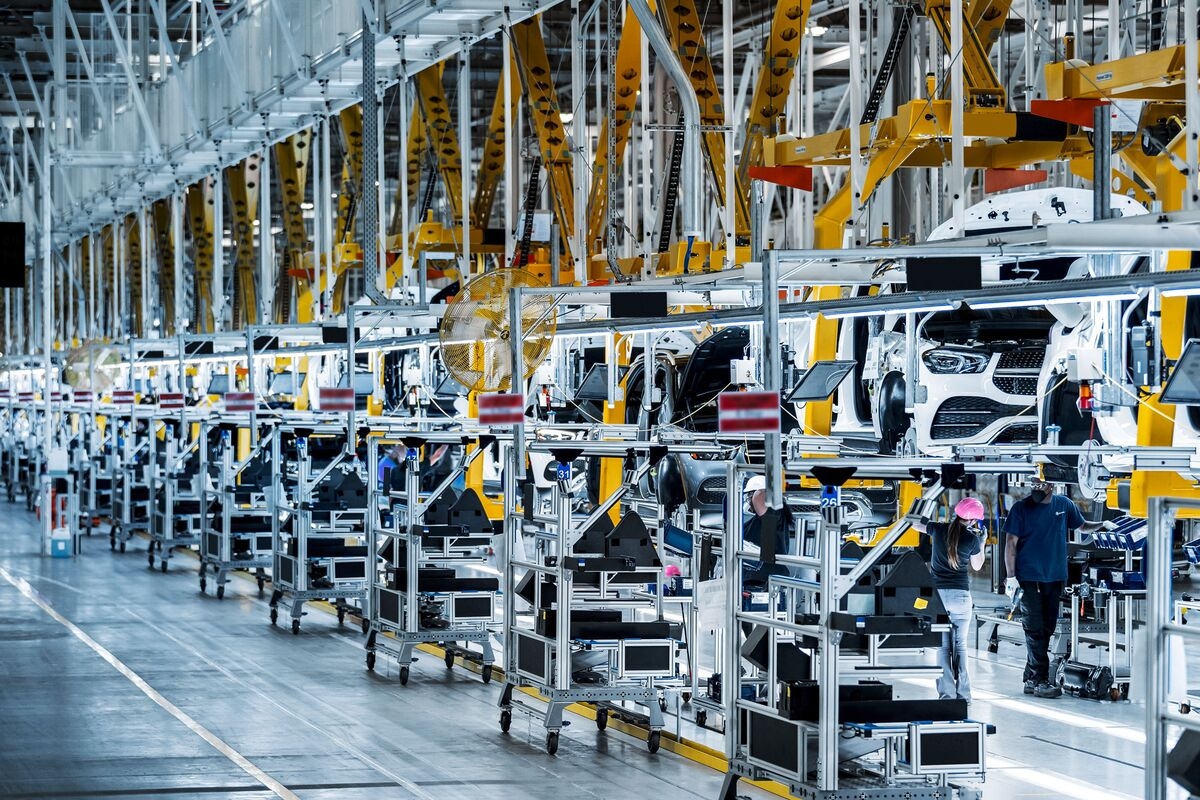 Mercedes to LVMH Are Blunting the EU's Fight Against Trump's Tariffs
