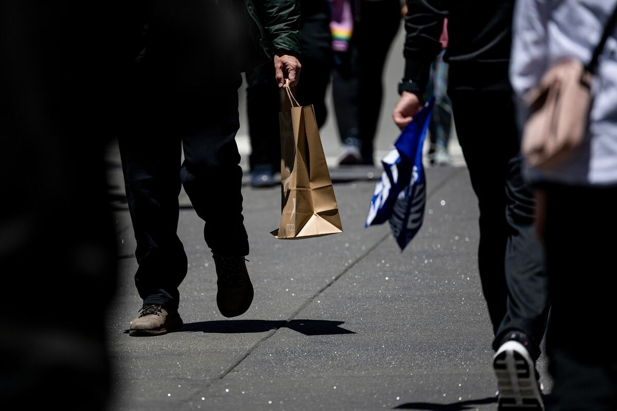 US Consumer Sentiment Rises as Inflation Expectations Improve