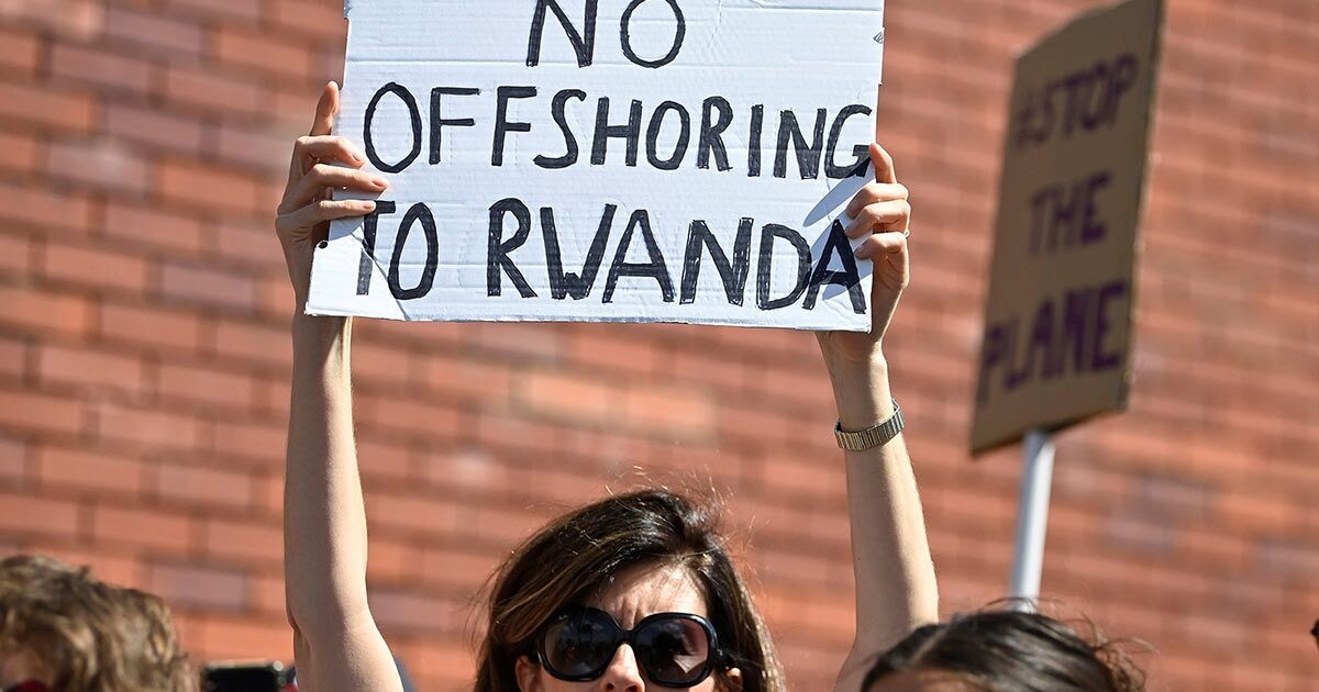 Trump Considers Deporting Migrants to Rwanda After the UK Decides Not To