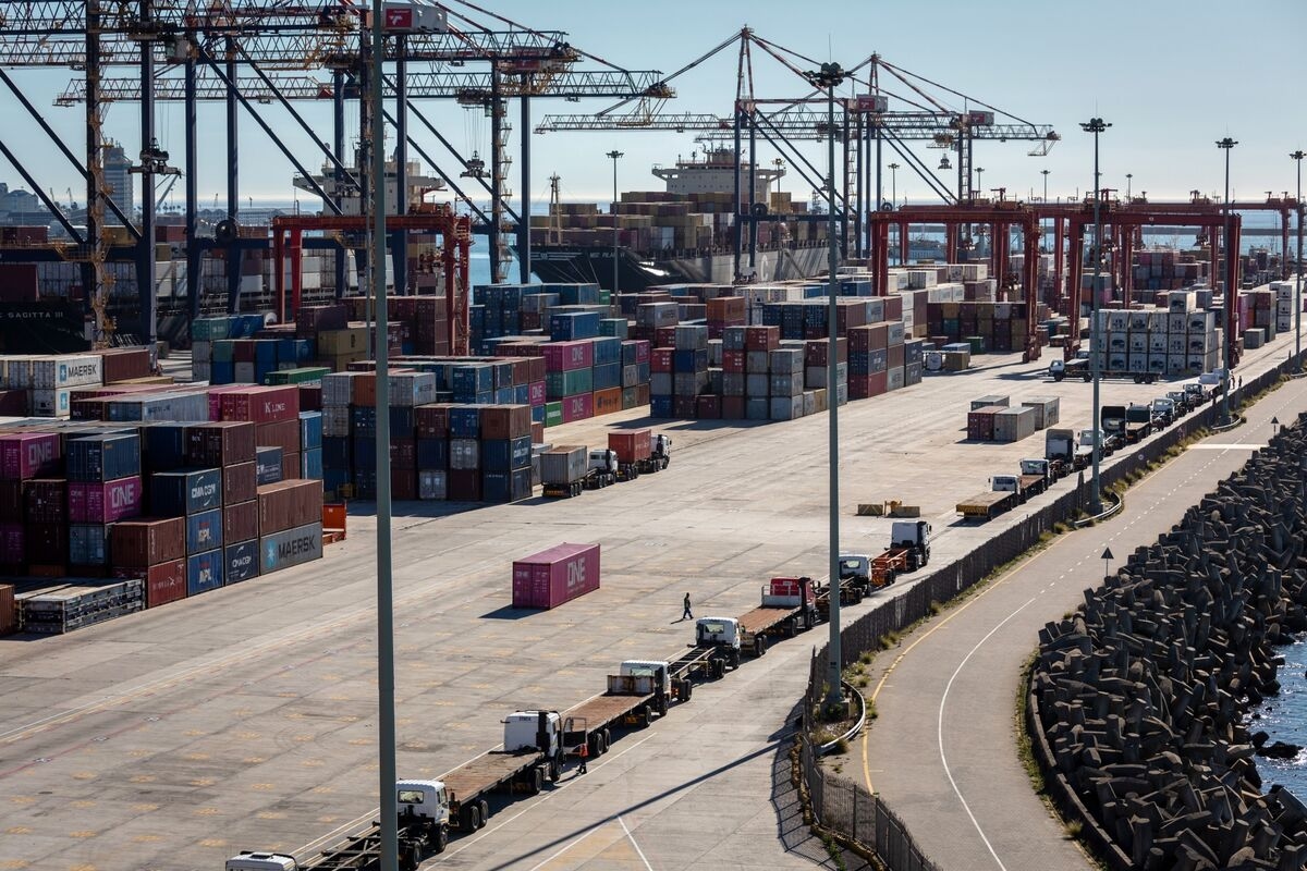 Transnet Bonds Jump on South Africa's $5.3 Billion of Guarantees