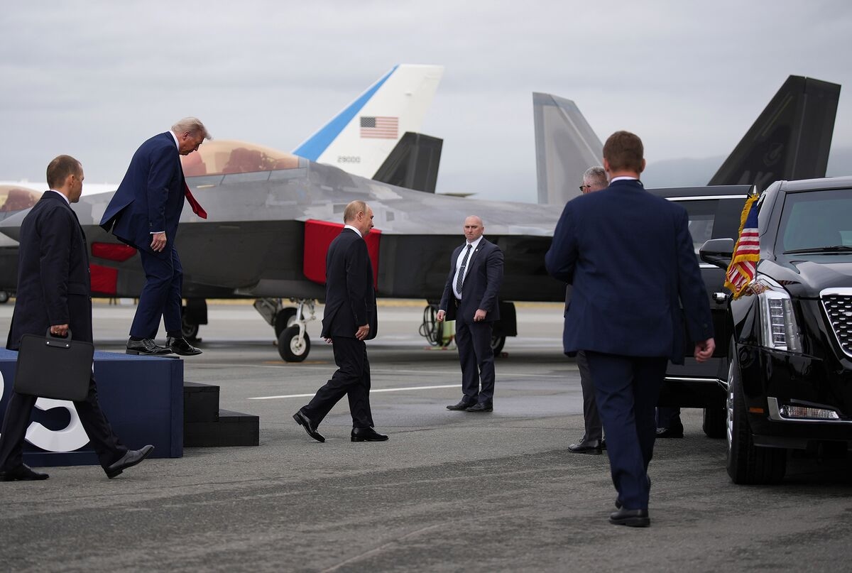 Trump-Putin Summit Began With a Cozy Chat Alone in ‘The Beast'