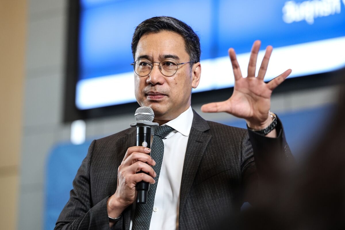 Bankers, Economists Vie for Governor's Role at Bank of Thailand