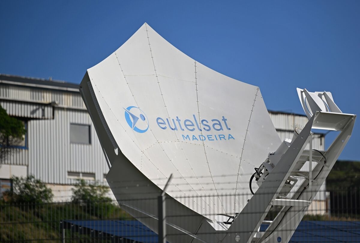 Eutelsat CEO Races to Raise Funds to Keep Starlink Rival Afloat