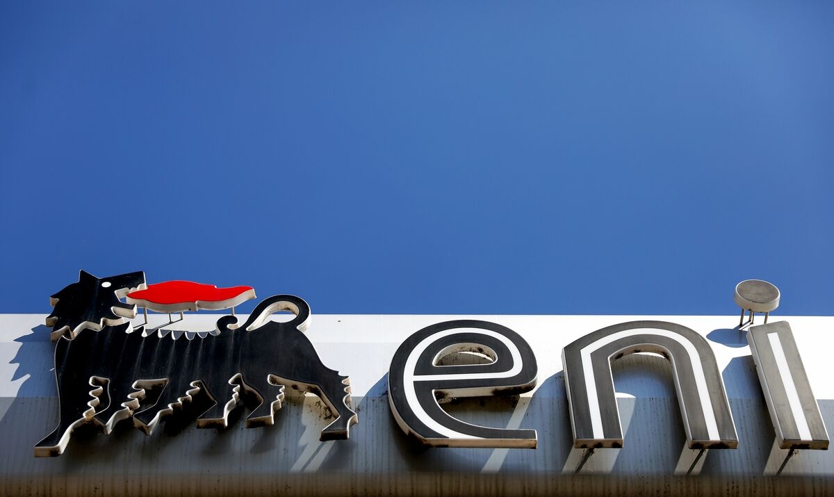 Eni Sees Lower Cash Flow, Maintains Buyback by Cutting Costs