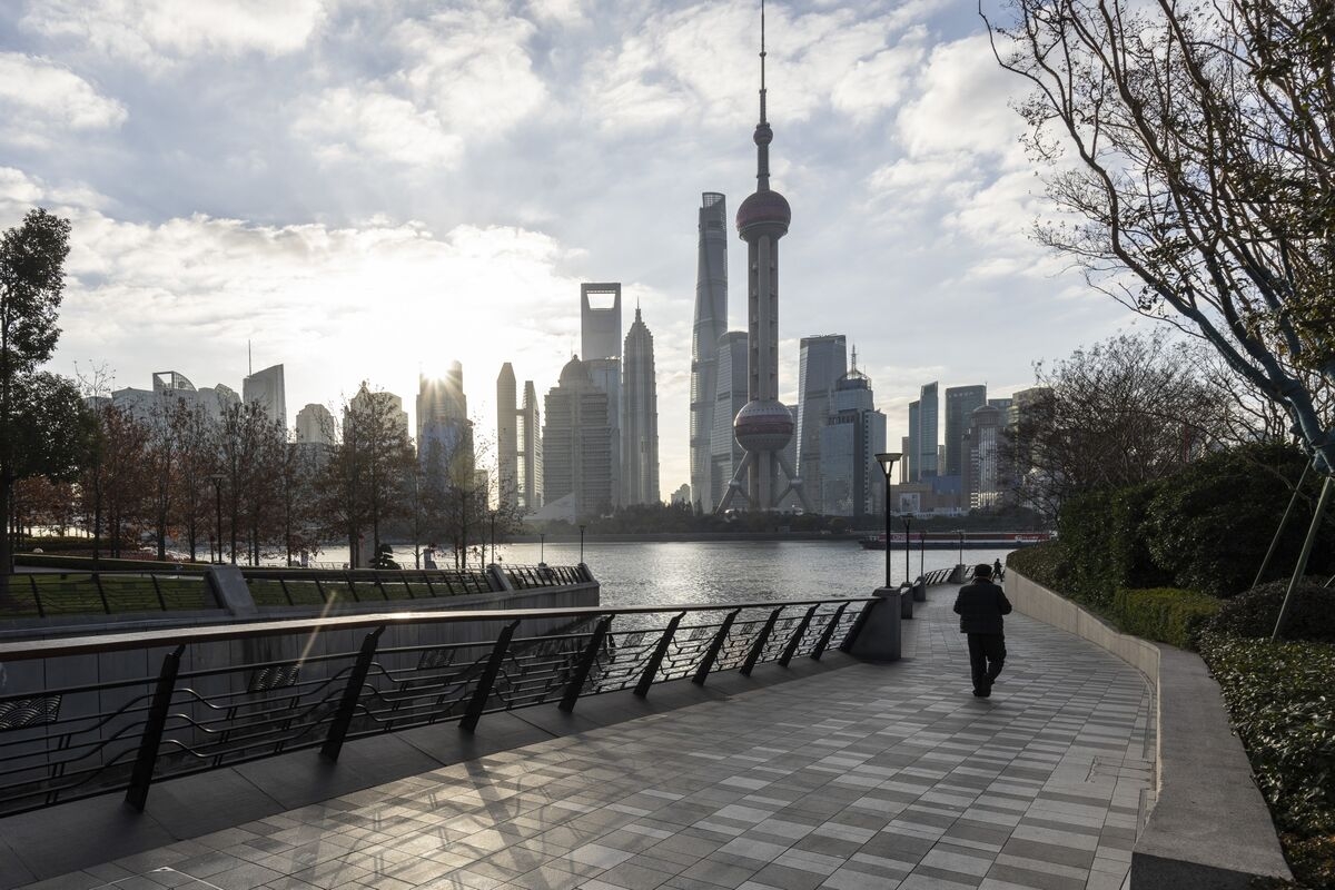 Chinese Banks Face Liquidity Test on Deposit Exodus, Maturities