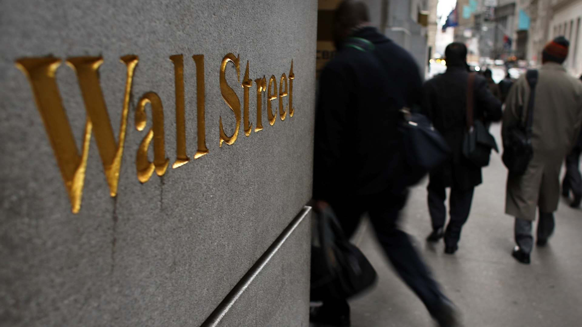 Wall St. Brokers Risk Losing Billions in Fees on SEC Shift
