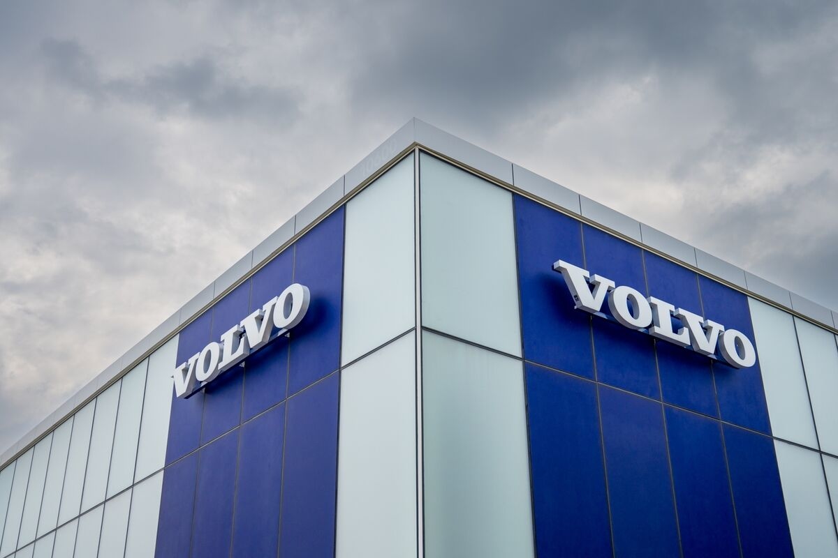 Volvo Takes $1.2 Billion Charge Over Tariffs and EV Model Delays