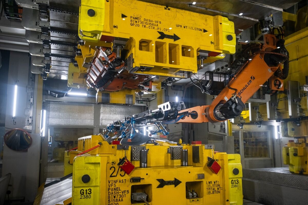 Trade War Hits Asia Factories as Exports, Production Slide