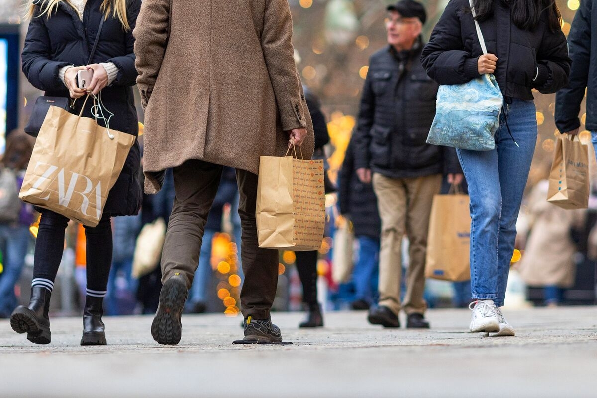 Euro-Zone Inflation Holds Above Target as ECB Weighs Cuts