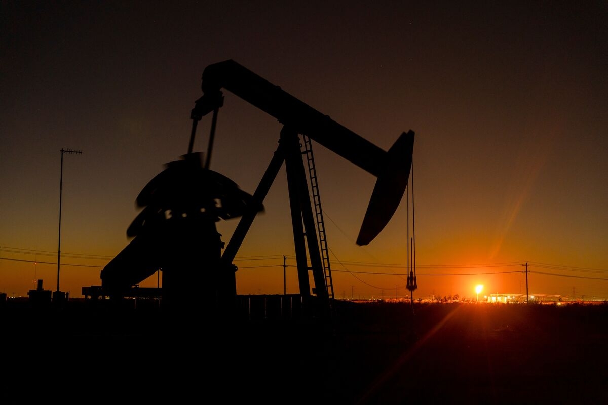 Trump's Thirst for Cheap Oil Irks an Industry He Loves to Praise