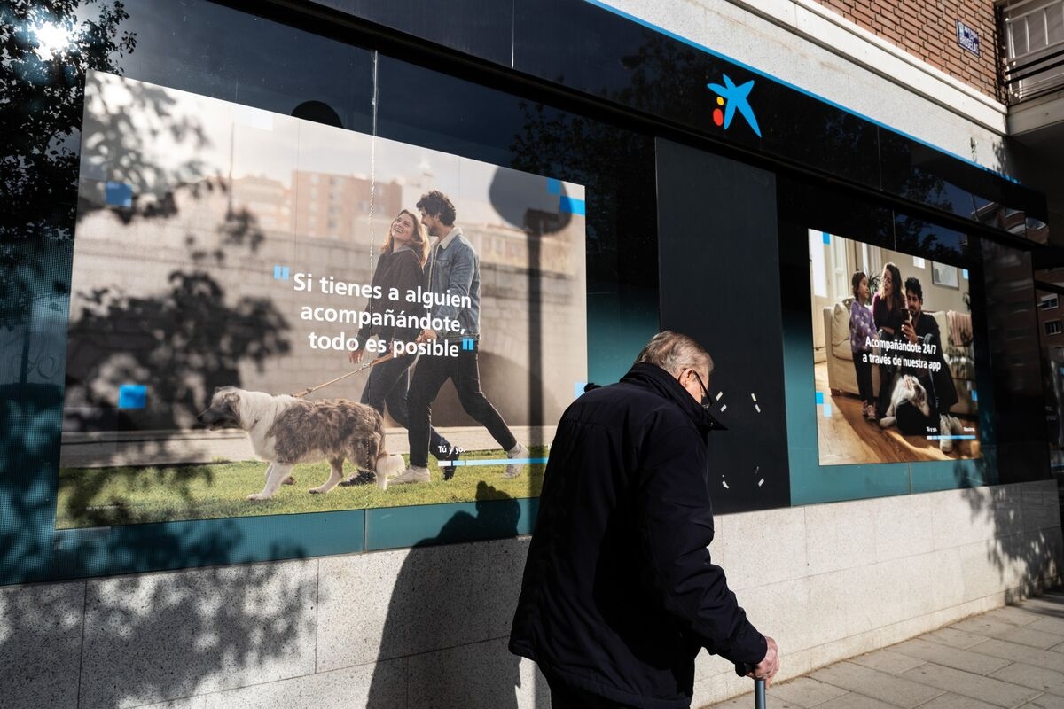 CaixaBank, Sabadell Finalize Risk Transfers as Bank M&A Heats Up