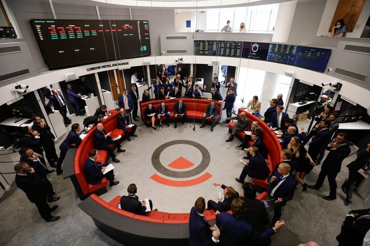 Glencore Buys Russian Copper on LME to Feed Tight Chinese Market