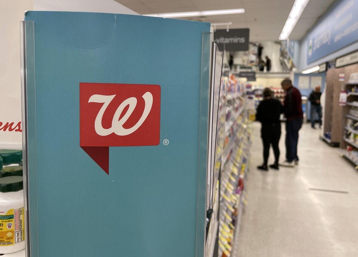 As Walgreens Looks to Save Cash, Suitor Sycamore Seeks Funding