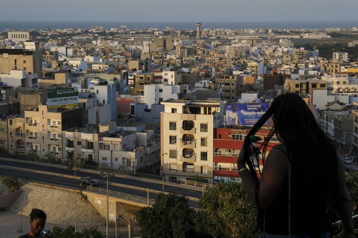 Senegal's Dollar Bonds Slump as Report Raises New Debt Concerns