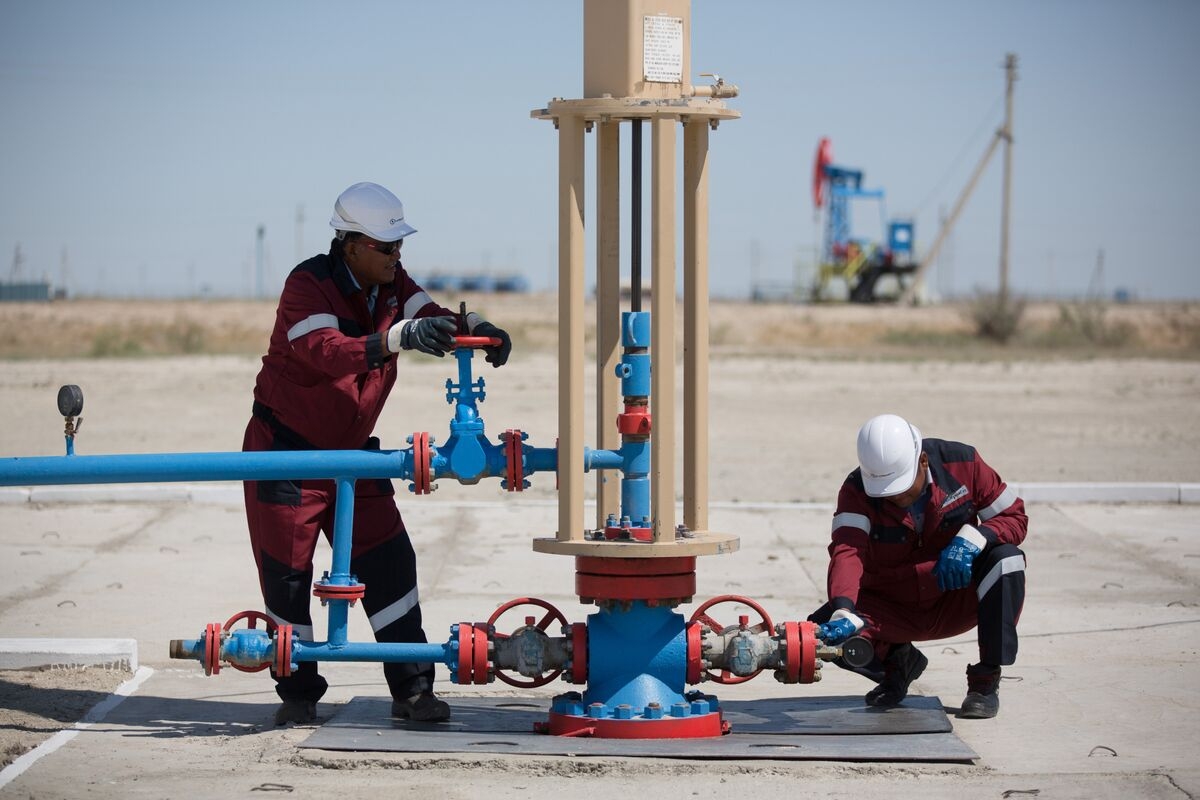 Kazakh Oil Exports to Hold Near Record Again in Fresh OPEC+ Test
