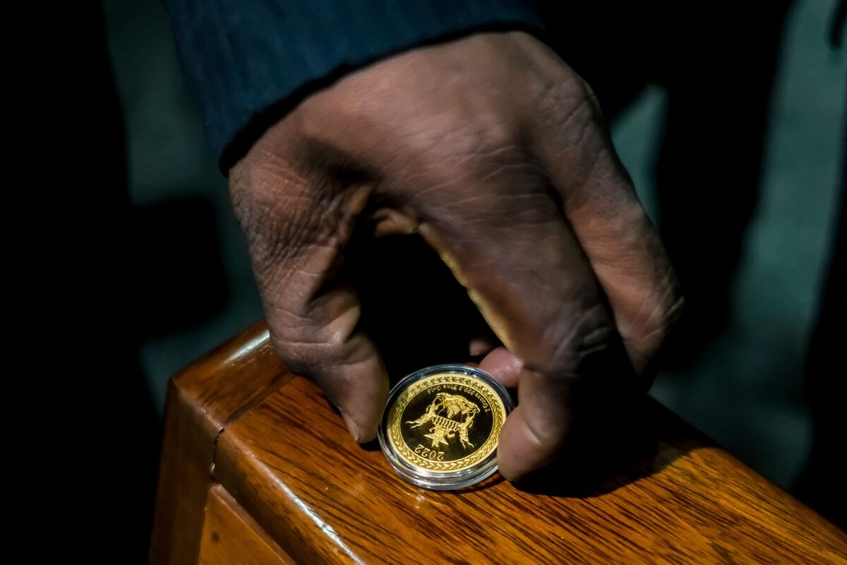 Zimbabwe Restarts Minting of Gold Coins as Bullion Prices Soar to Record