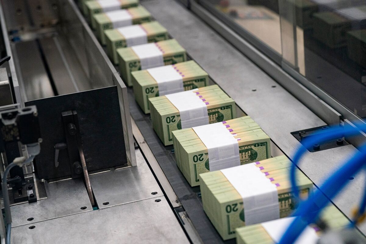 Dollar ‘Fiscal Frown' Theory Has Deutsche Bank Warning of Losses