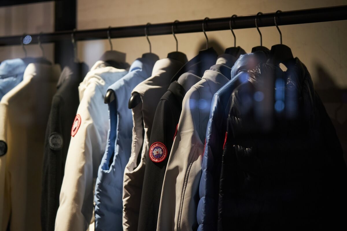 Canada Goose Beats Revenue Estimate on Higher Consumer Sales