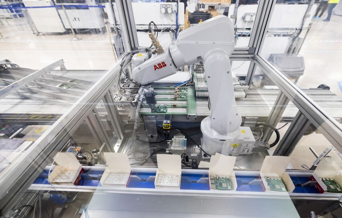 ABB Weighs Sale of Robotics Arm as Alternative to Spinoff