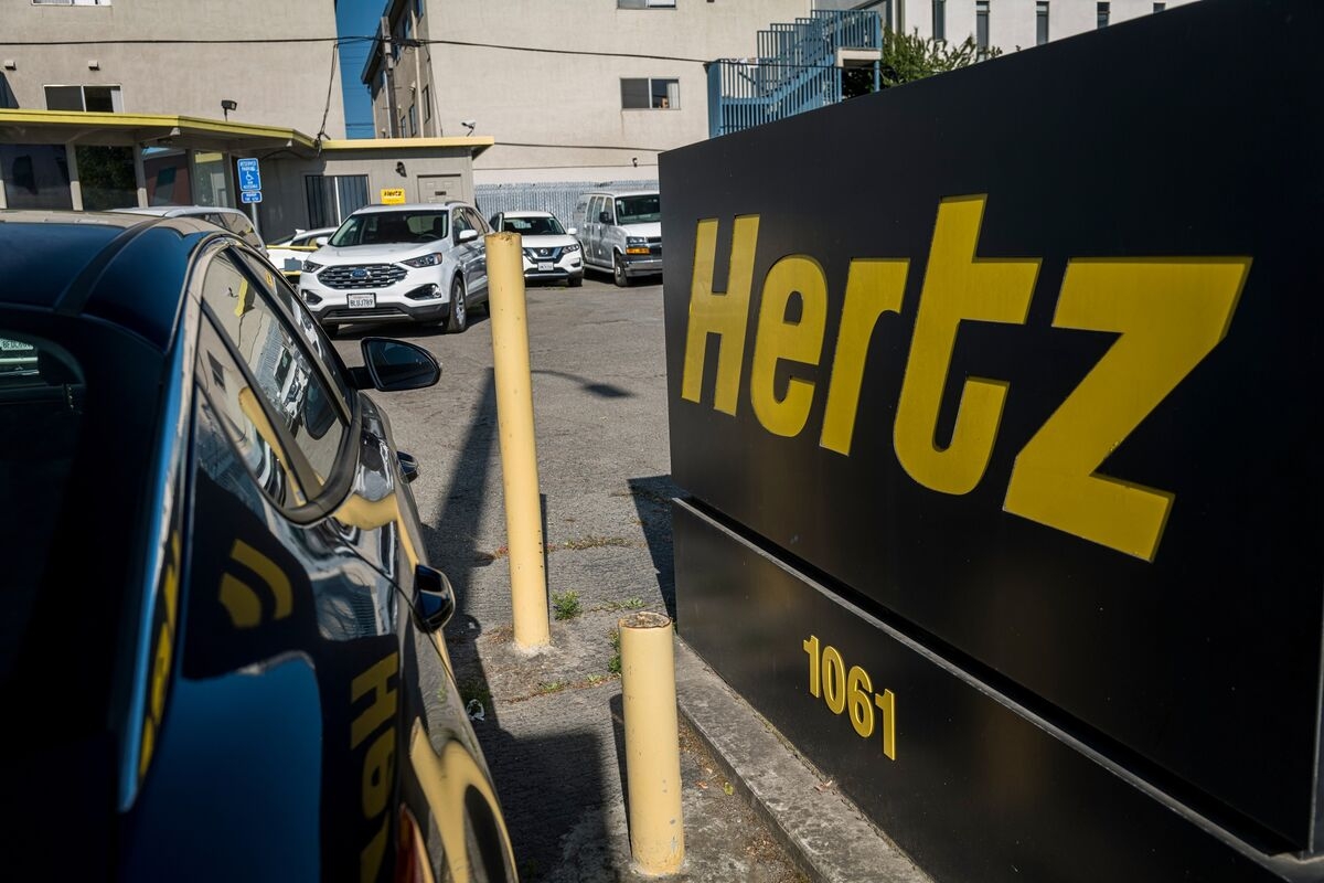 Hertz Posts Worse-Than-Expected Loss as Smaller Fleet Hits Sales