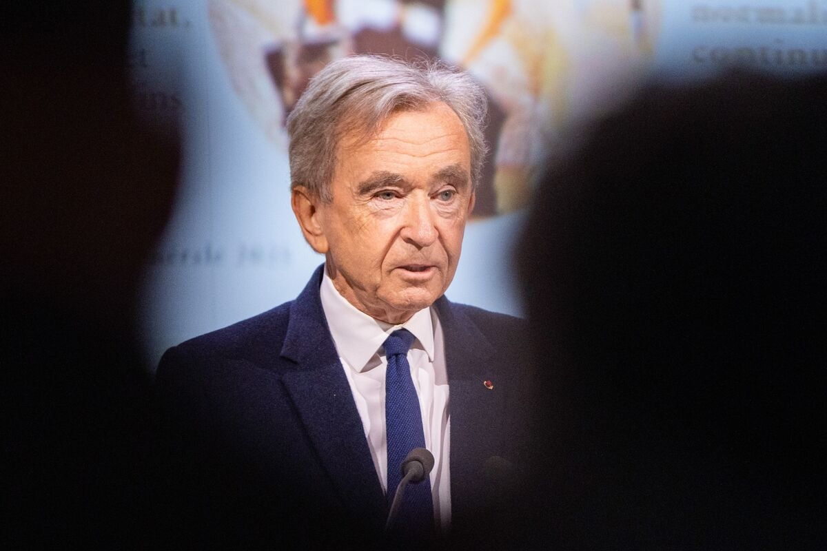 Billionaire Arnault Urges EU-US Tariff Deal to Help Winegrowers