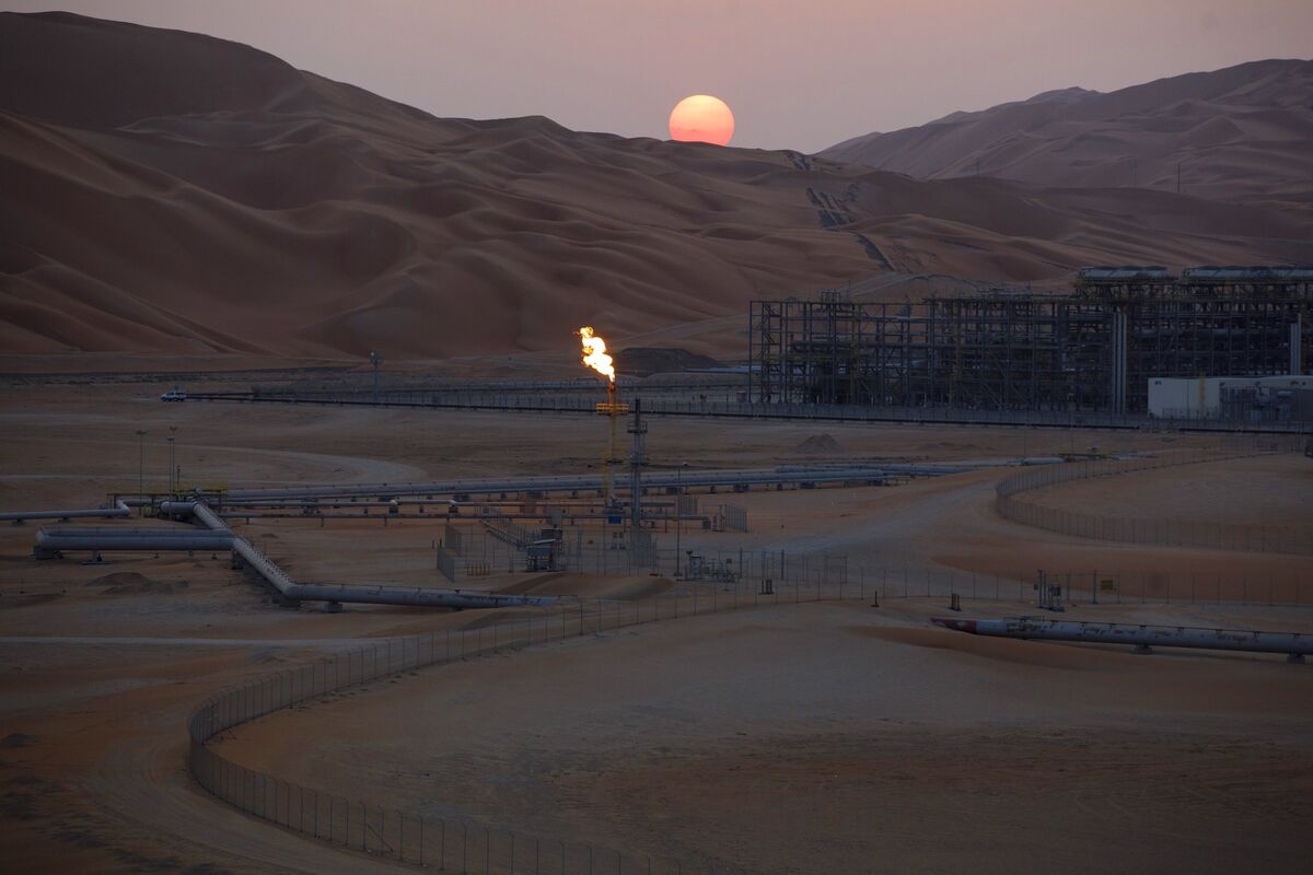 Oil Extends Drop as Saudi Arabia Seeks More Major Output Hikes