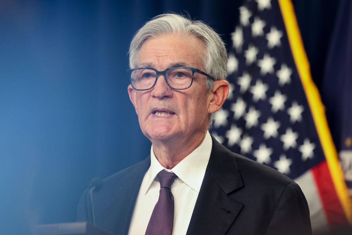 Bond Traders' Rate-Cut Optimism Flattened by Powell Tough Talk