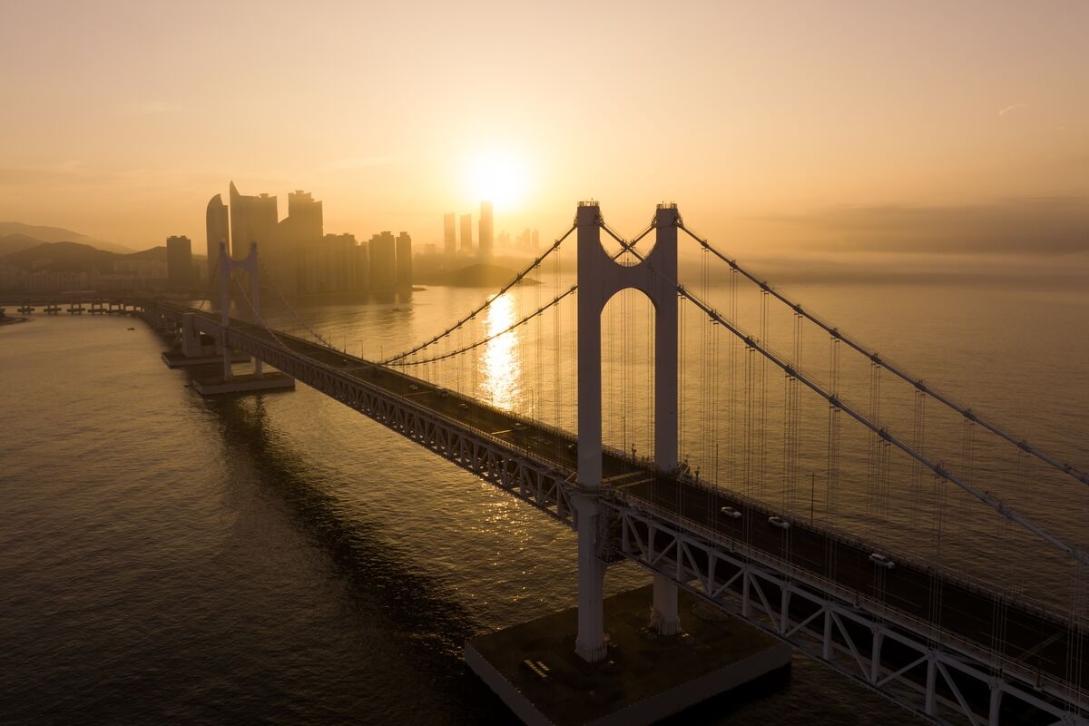 Funds Switch to Selling Korean Bonds After 43-Day Buying Streak