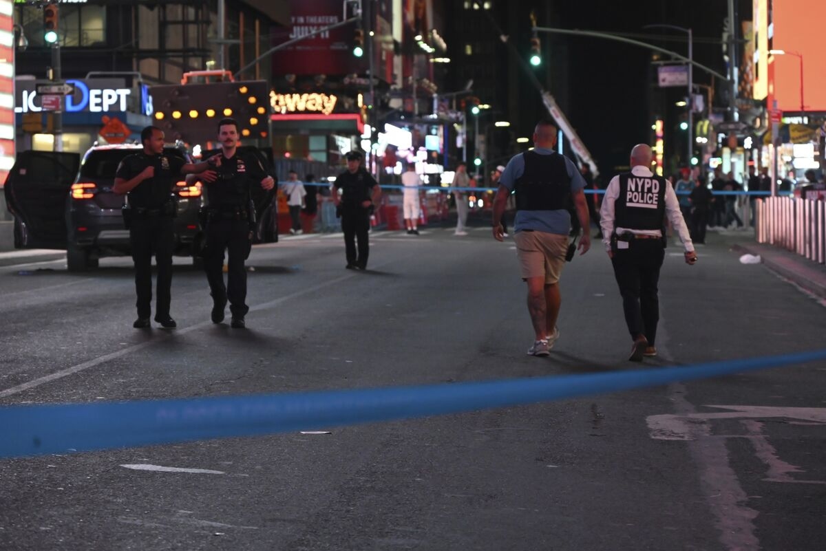 Three People Wounded in New York City's Times Square Shooting