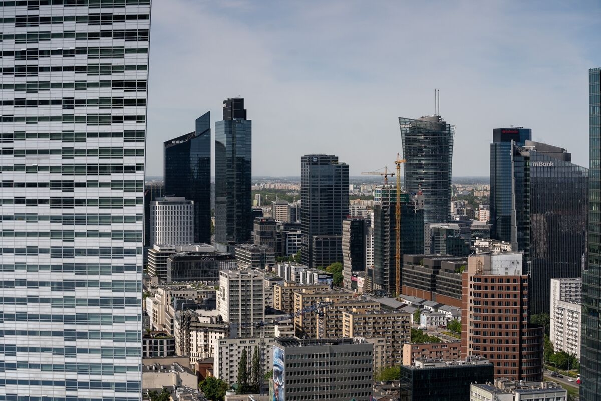 Glapinski Says Surprise Polish Rate Cut Isn't Start of a Cycle