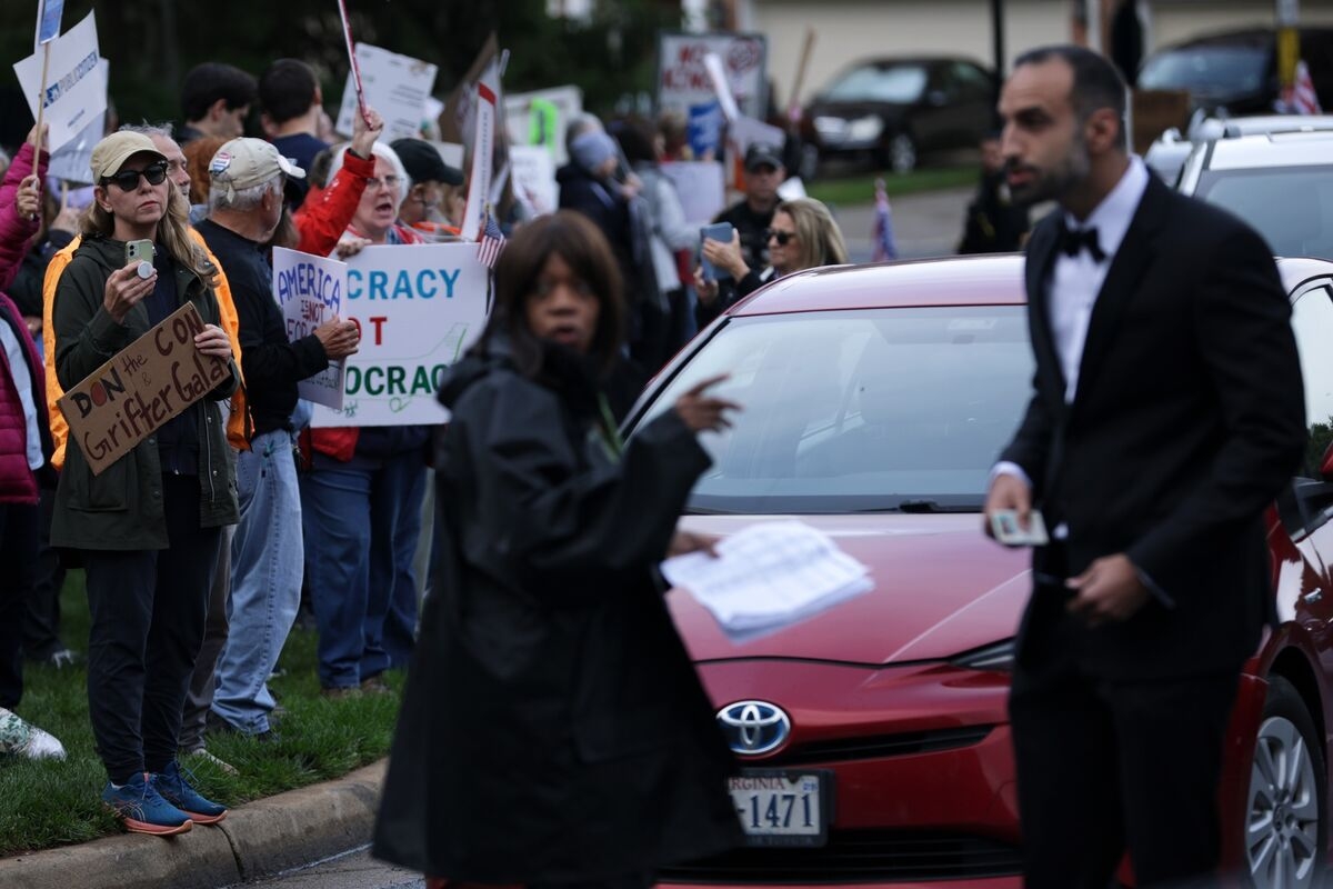 Filet Mignon, Trump-Branded Watches and Protests at Memecoin Dinner