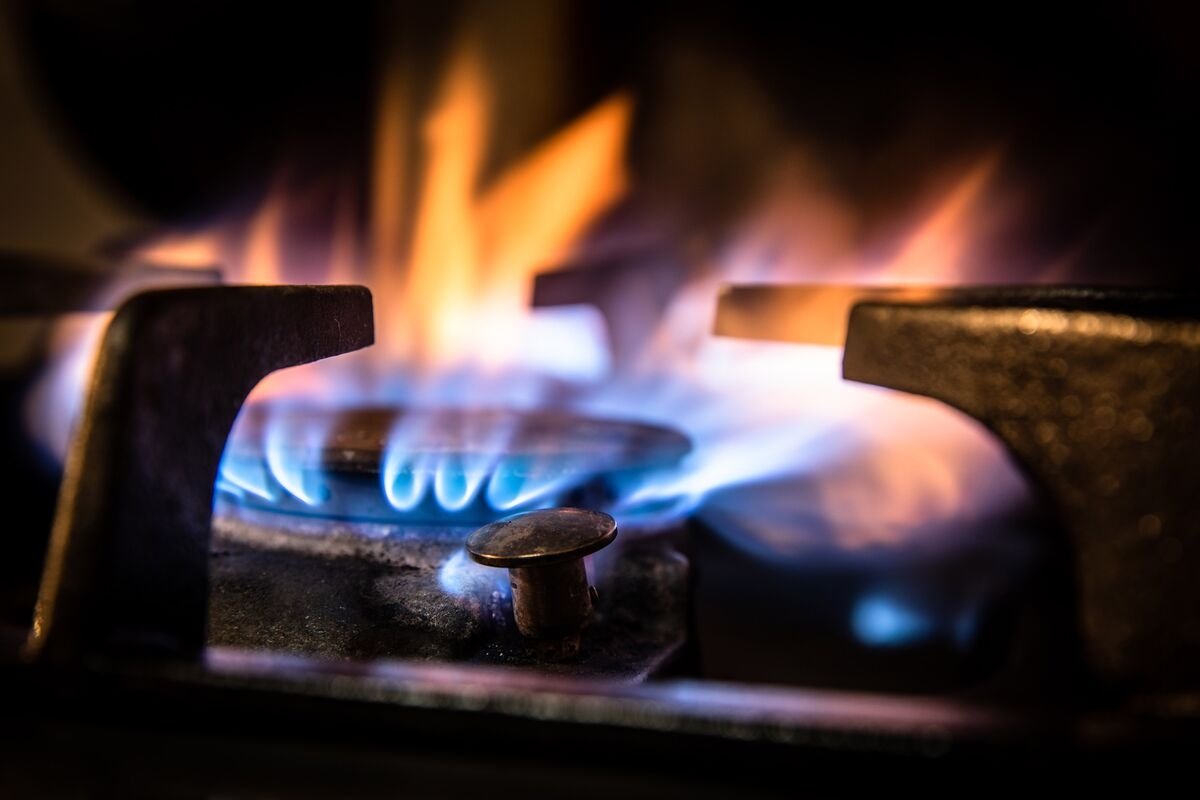 European Gas Set for Monthly Gain as Supply Prospects Tighten